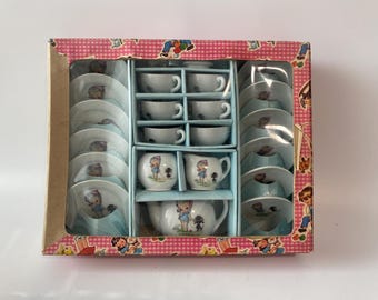 1950s-1960s FAO Schwarz Miniature Children's Tea Set for 6 in original box