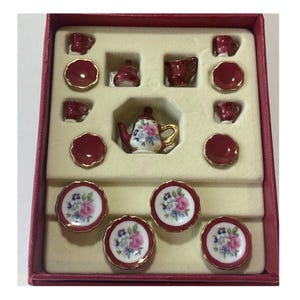From Germany 16 Piece Reutter Porzellan Victorian Rose with Gold Trim 4 Piece Setting Tea /Dessert Plates Dollhouse Miniature 1:12