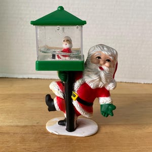 Lamp Post Christmas Santa Snow Globe 1998