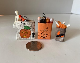 Set of 3 Miniature Halloween Bags with goodies and Halloween surprises 1:12 scale