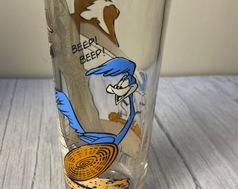 Road Runner and Wile E Coyote collectable drinking glass