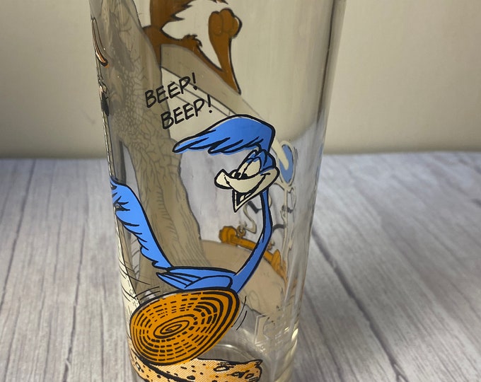 Road Runner and Wile E Coyote collectable drinking glass
