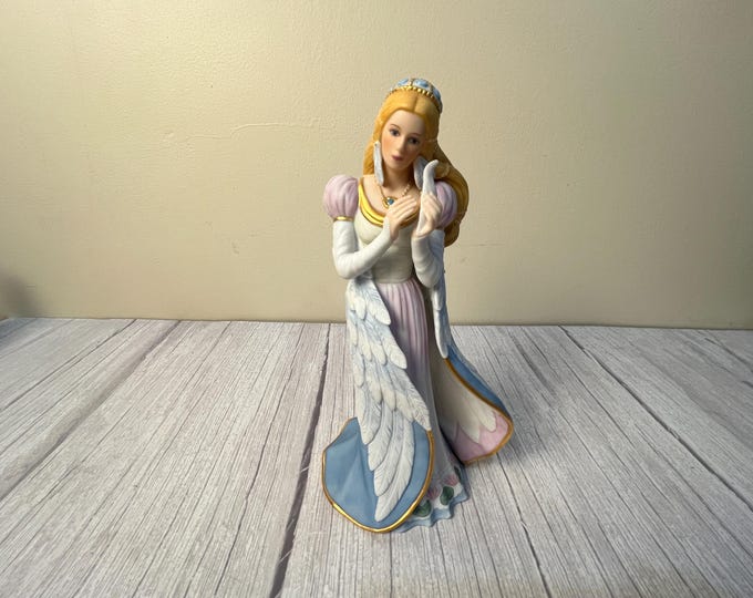 Gorgeous Lenox Swan Princess figurine