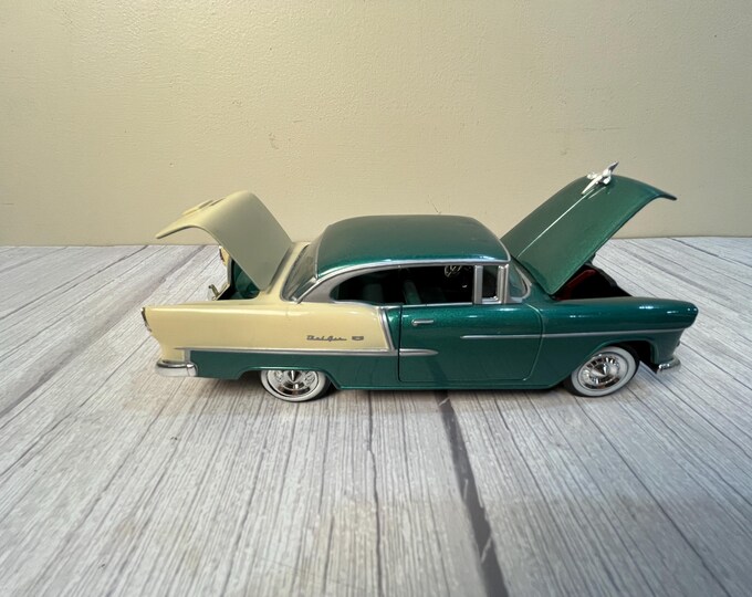 1955 1:24 scale Chevrolet Bel Air model car