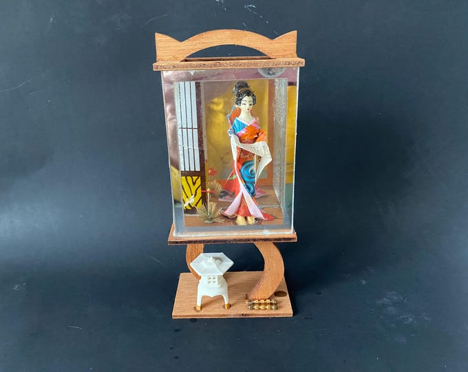 Vintage Japanese Geisha doll in mirrored display wooden Shadow Box with side glass frosted etched design panels