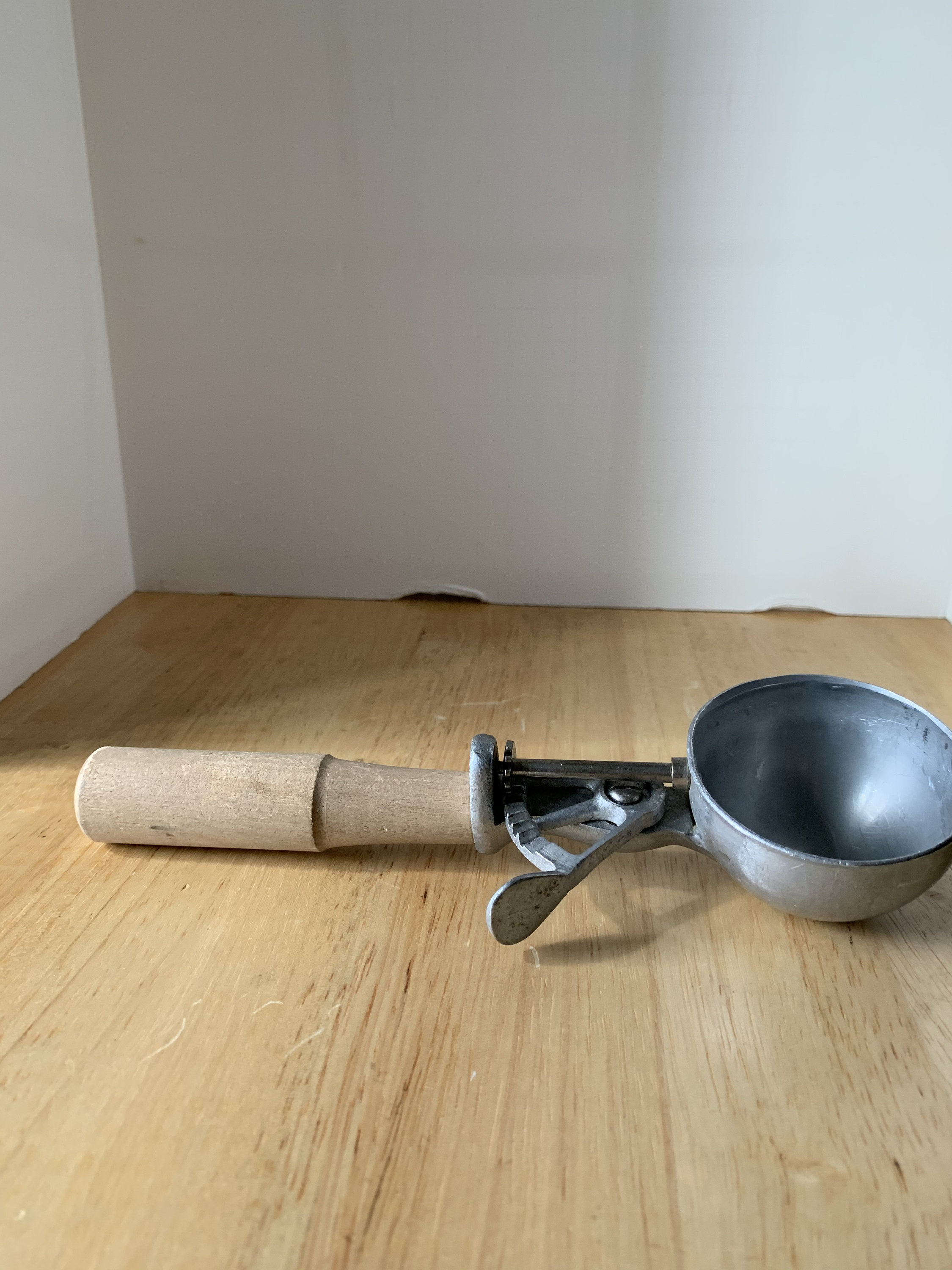 Vintage wooden handle aluminum gear ice cream scoop