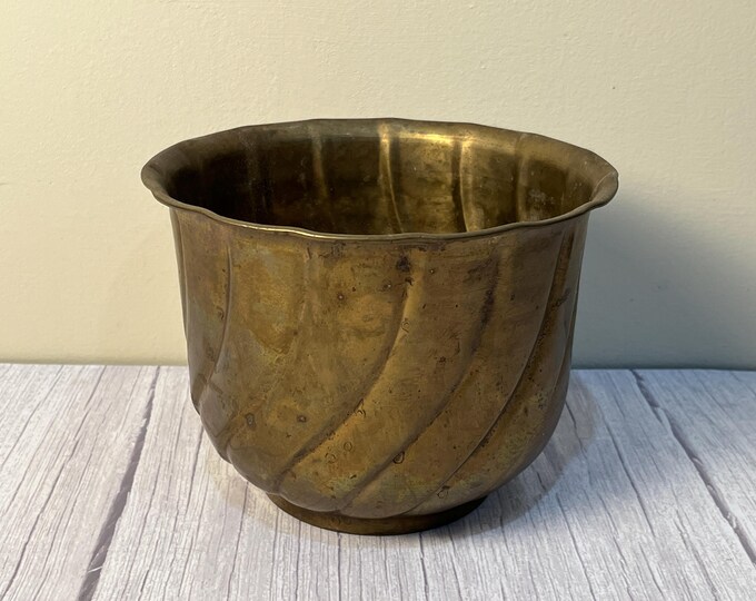 Solid brass swirl design planter made in India