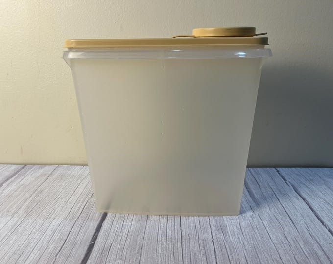 Tupperware flip top almond/gold cereal container