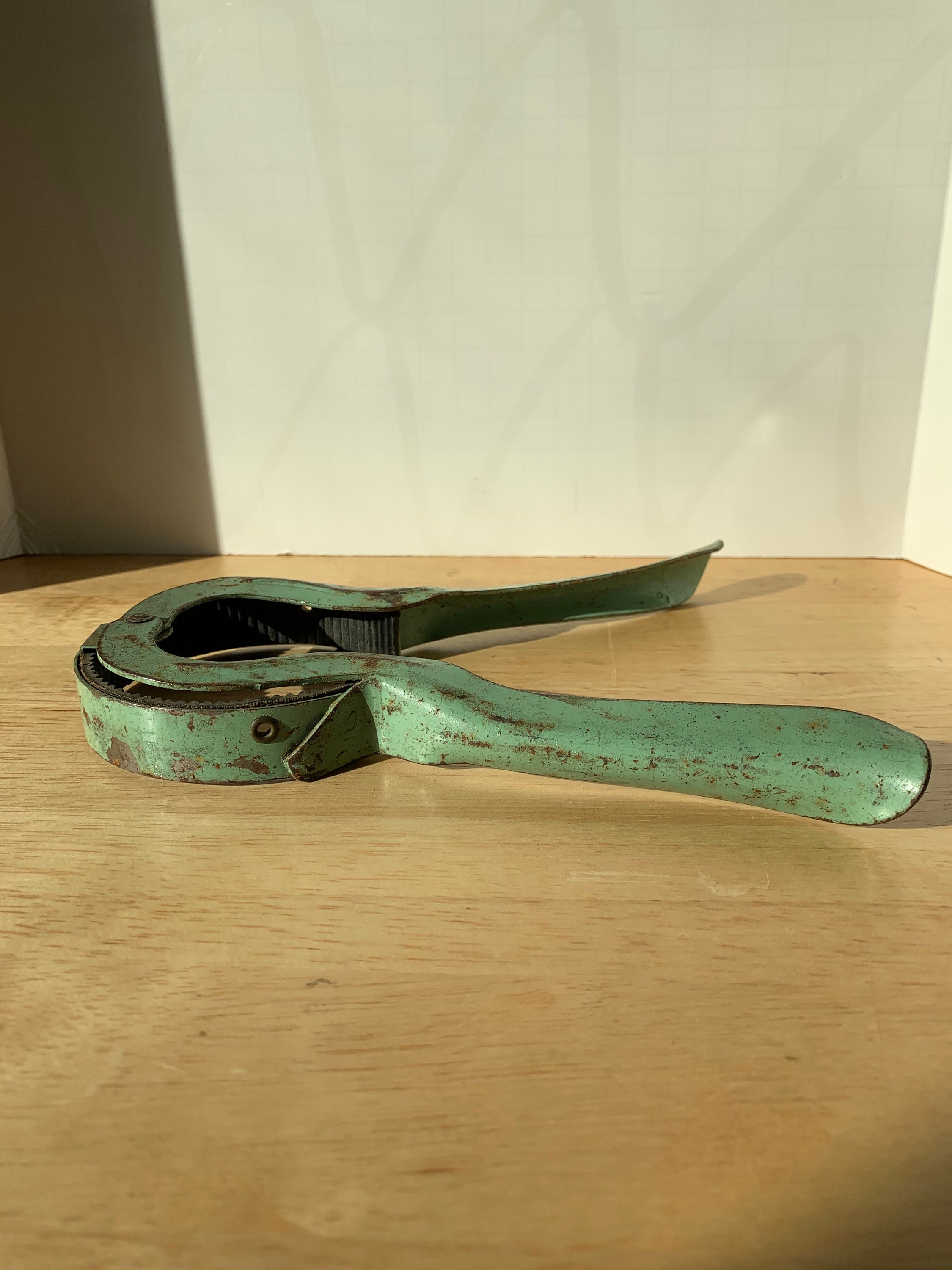 Vintage jar or can opener