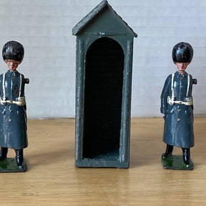 Set of 3 Britains Ltd. Sentry Box and 2 Grenadier Guards in Winter Coats image 1