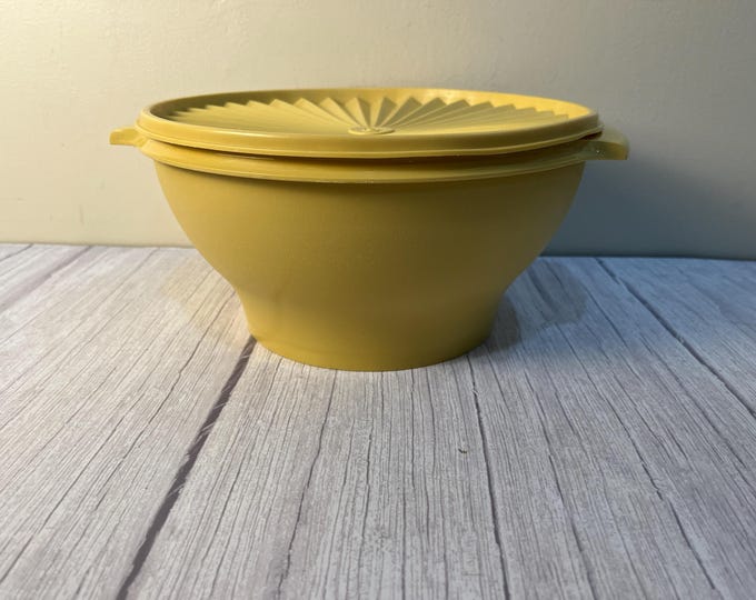 Tupperware bright yellow Harvest Gold Servalier large salad bowl with lid