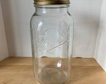 Vintage Ball wide mouth clear 7 cup/3.5 pints/ 1750 ML mason jar with grape vine design and measure side panel