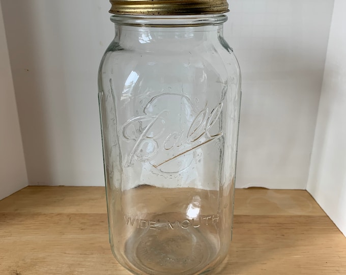 Vintage Ball wide mouth clear 7 cup/3.5 pints/ 1750 ML mason jar with grape vine design and measure side panel