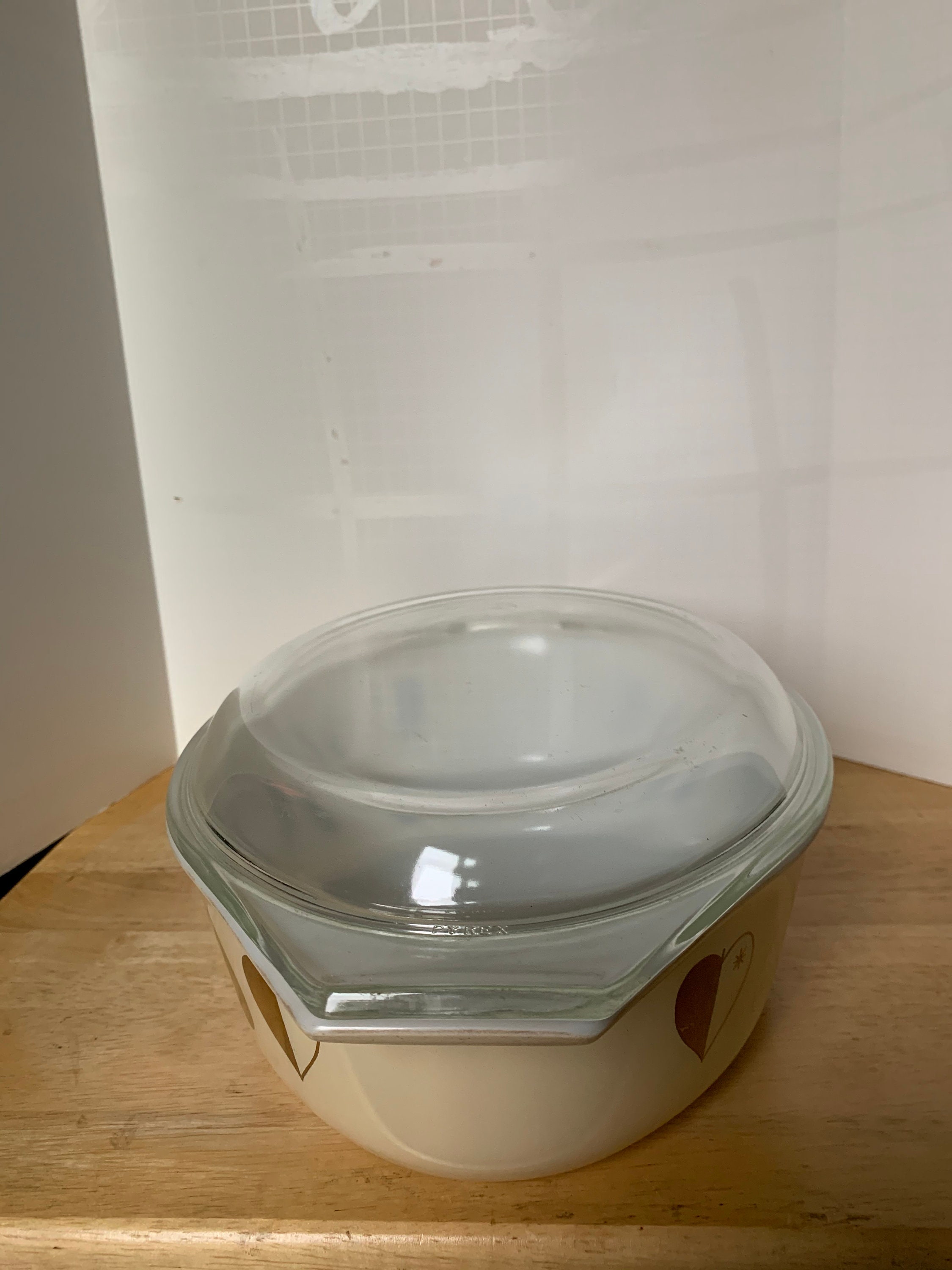 Vintage 045 golden hearts 2 5 quart casserole dish with lid