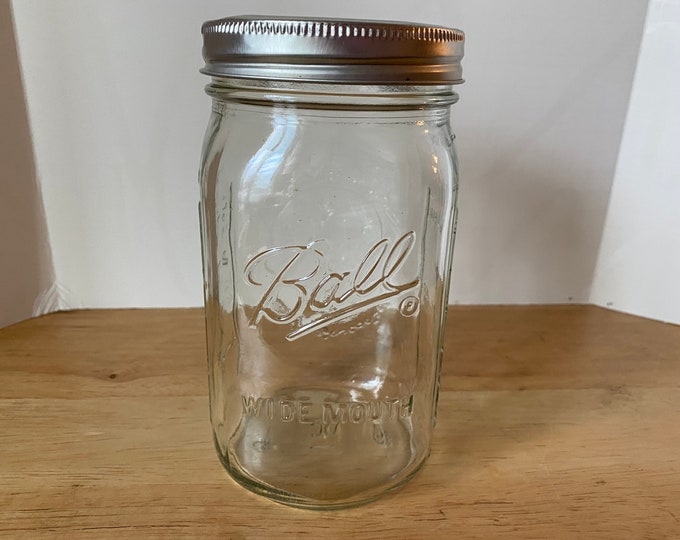 Vintage Ball wide mouth clear 3 cup (24 ounce) mason jar with grape vine design and measure side panel