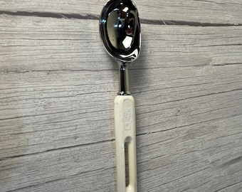 Vintage white handle Bonny Products ice cream scoop