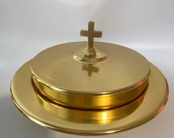 27 Piece set Polished Brass Communion Tray with Communion Wine Cup Tray, 20 glass cups and 4 plastic cups ChurchWare by Artistic Mfg Co. USA