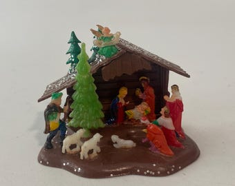 1950s-1960s Miniature 1 3/4" tall Plastic Nativity - No 339