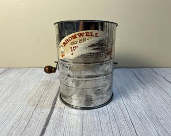Vintage 1940's Bromwells 3 cup flour sifter