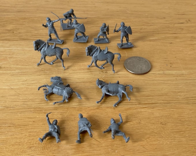 1" English Knights from 1300s- 12 Piece Plastic Set