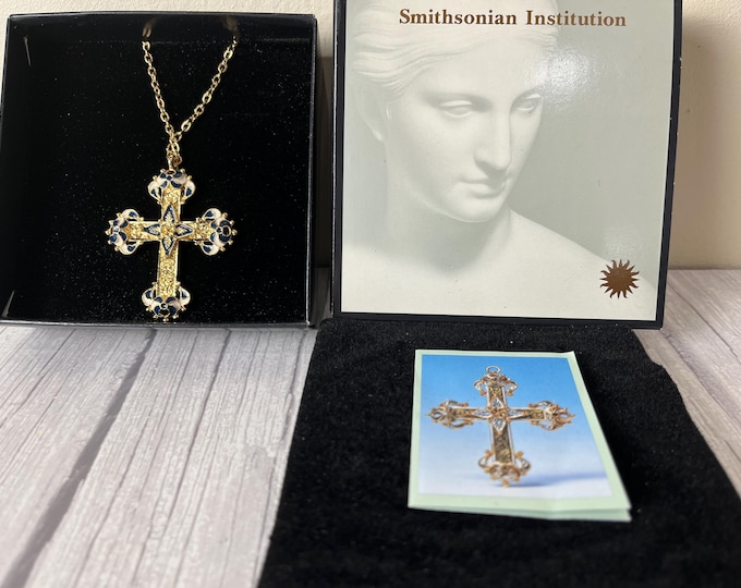 Avon Smithsonian Institution Gellatly Cross necklace in original box