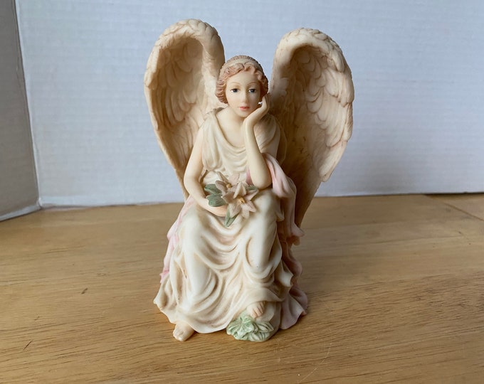 Seraphim Angel Ophelia "Heart Seeker"   5 3/4" tall from 1998