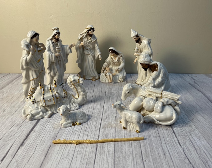 O Well 12 Piece porcelain nativity set with gold trim in original Styrofoam bottom box