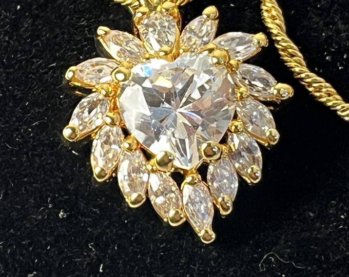 Avon Elizabeth Taylor Radiance necklace in original box