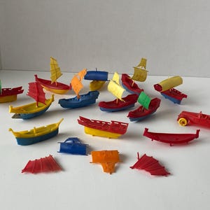 35+ piece set of Novelty  Vintage 3&quot;  plastic ships with sails with mix and match hull, deck and sail designs and includes plastic toy car
