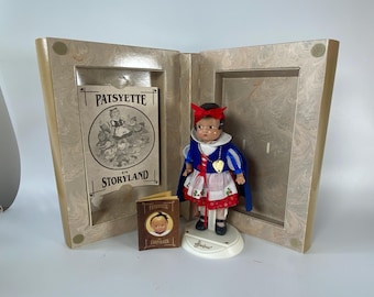 1990s Effanbee Patsyette in Storyland set with 8.5" Patsyette Snow White Doll in book-shaped display case, mini booklet & stand