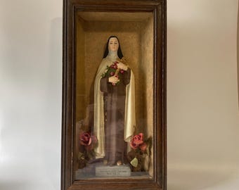Rare 21" Tall Early 1900s St Therese of Lisieux the Little Flower of Jesus, Wooden Shadow box Chalkware Statue & faux roses encased in glass