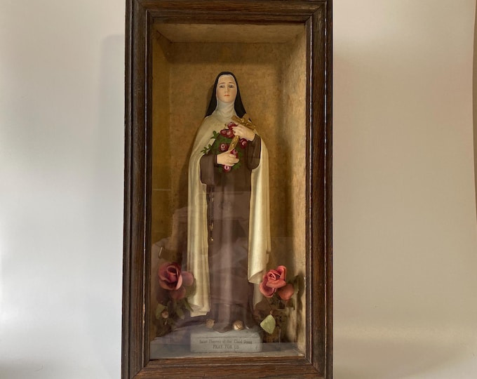 Rare 21" Tall Early 1900s St Therese of Lisieux the Little Flower of Jesus, Wooden Shadow box Chalkware Statue & faux roses encased in glass