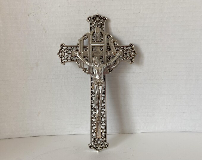 Vintage 8" Wall Mounted Plastic Intricate Filigree Chrome Crucifix Jesus