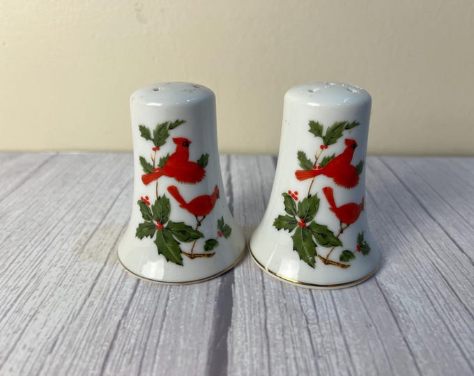 Lefton Mid Century Modern Lefton holly salt and pepper shakers