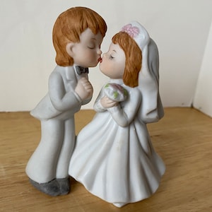 First Kiss Lefton  ceramic bisque Bride and Groom figurine #04567 from 1983
