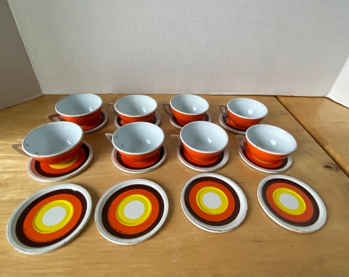 20 Piece 1970s all Metal Vintage Toy Dish set with 8 cups and 12 saucers/plates