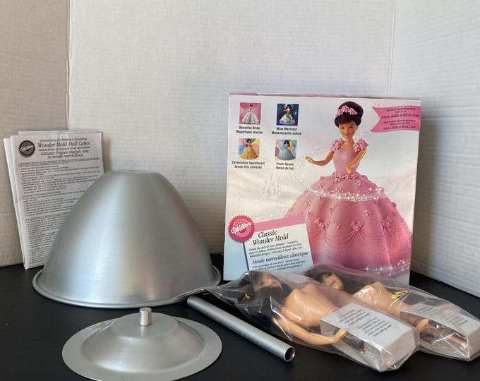 2001 Wilton Classic Wonder Doll Mold Kit with 2 doll picks and instruction booklet in original box