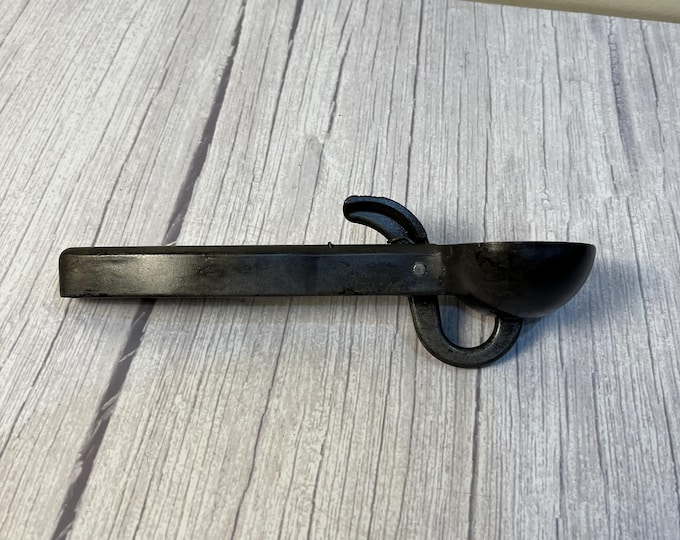 Vintage Lloyd Disher ice cream scoop with push pop out