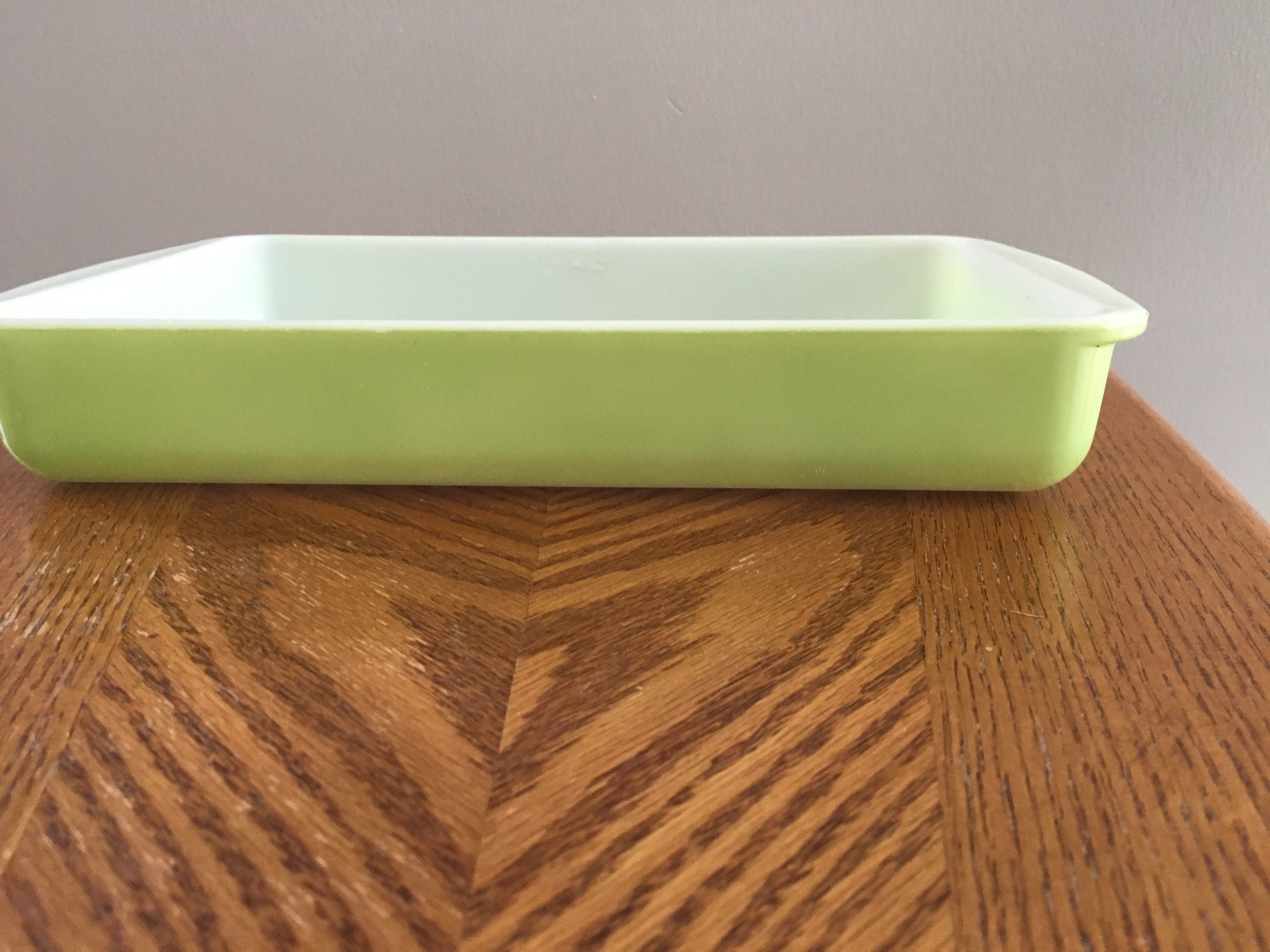 Vintage 1950 s Pyrex 232 2 Quart Lime Green Baking Dish W Serving Holder pyrex-essentials-casserole-1-6l-dunelm