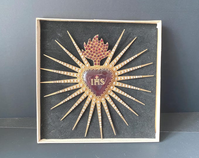GORGEOUS!  Vintage Rhinstone Clad IHS Flaming Sacred Heart Starburst Wall Plaque in original box