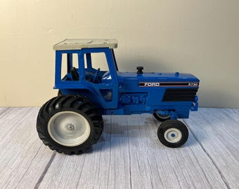 Ford 1:16 scale Model 8730 tractor