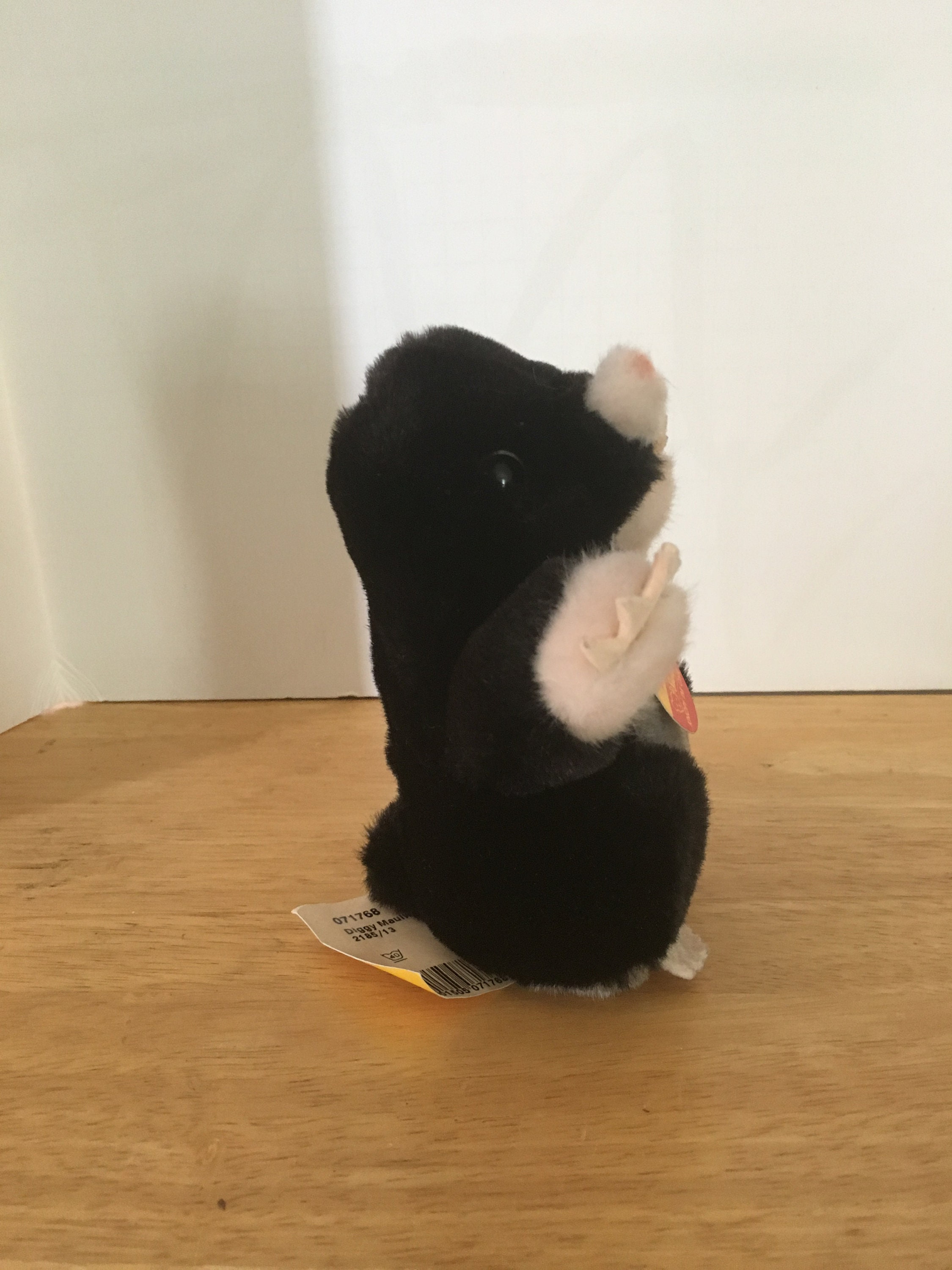 Vintage Steiff Diggy the badger with all tags