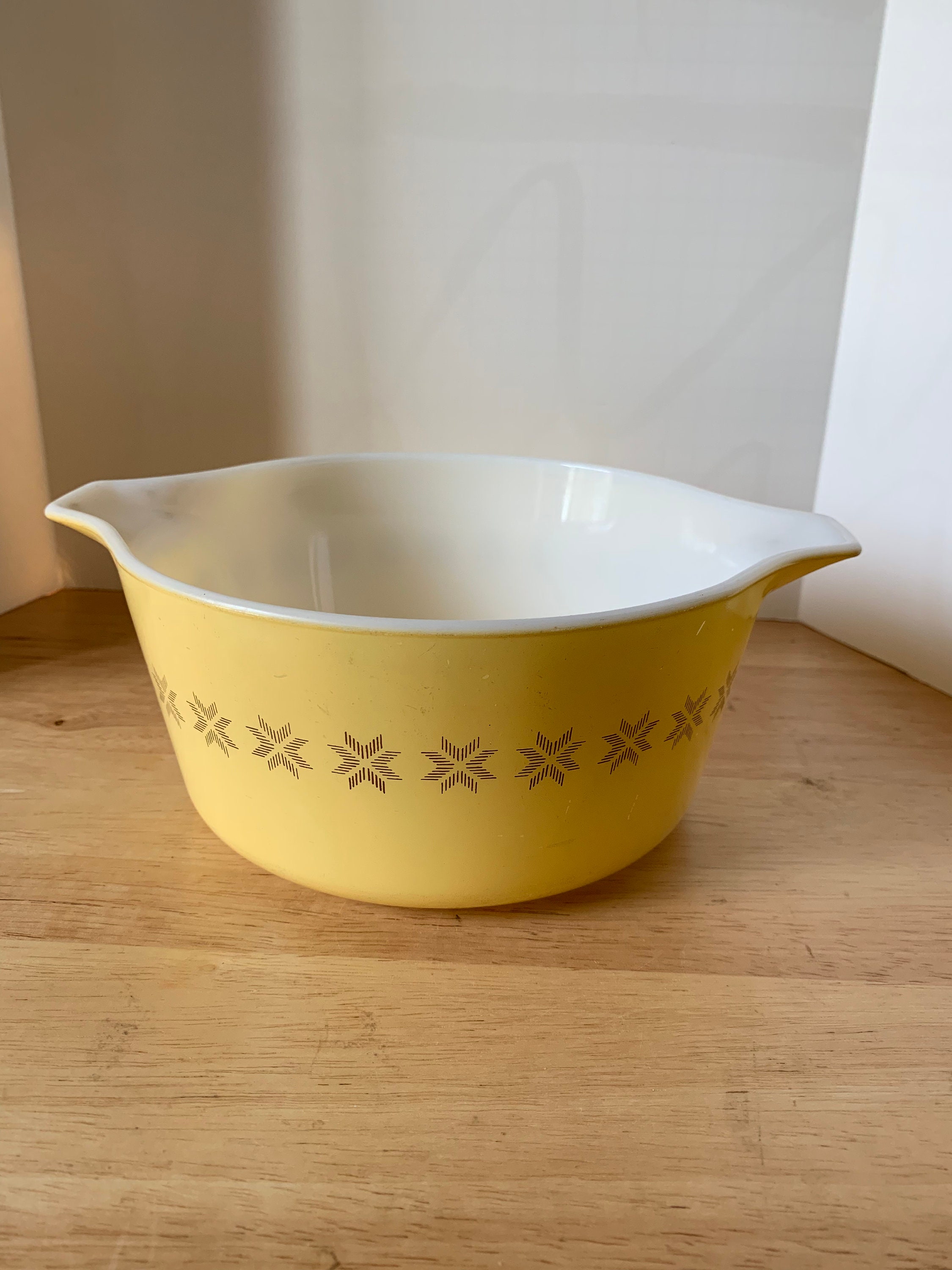 Vintage 1960's Pyrex 474 casserole dish