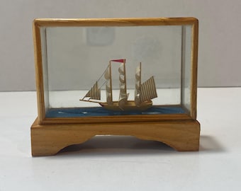 1950s-1960s Vintage Ship Model Miniature Diorama in Glass and Wood Box Frame Case