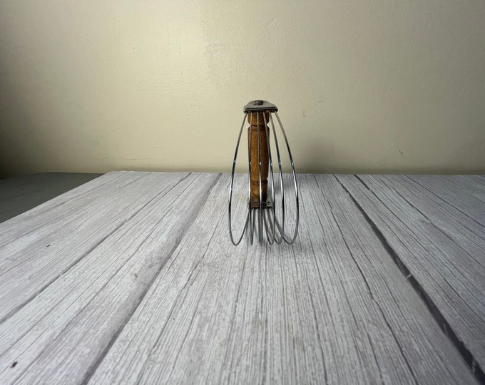 Vintage wood handle Bonny dough cutter