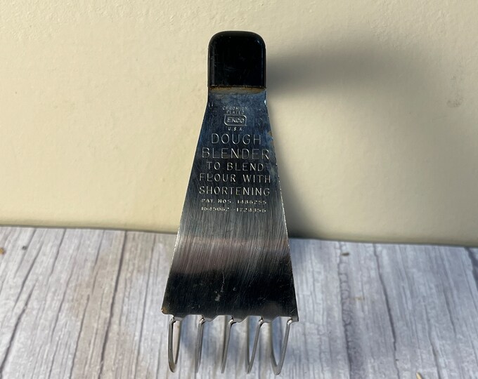 Ekco black knurl handle dough cutter / pastry blender