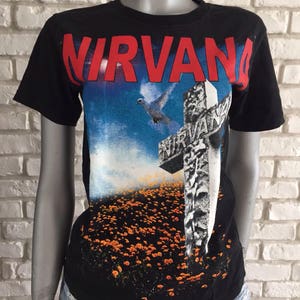 Vintage a forma di cuore di Nirvana casella tshirt
