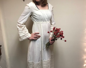1970 unique wedding dress