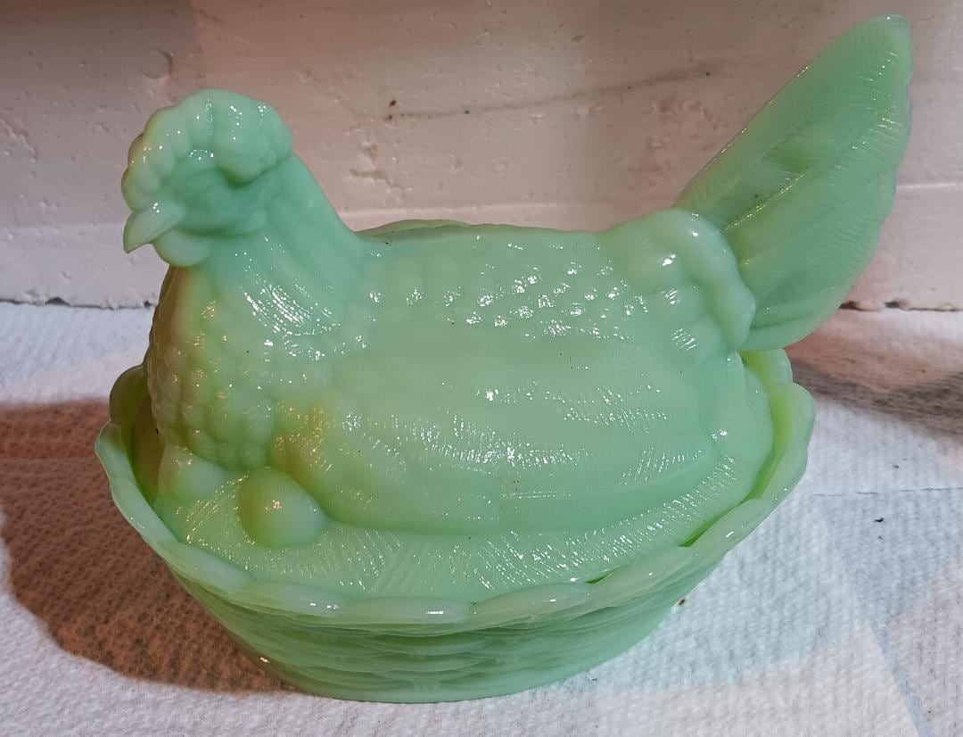 巣にとまる雌鶏 翡翠ガラス ホームオフィスギフト コレクターズ