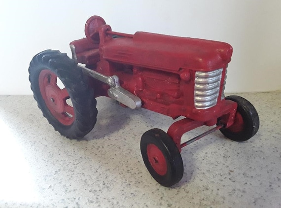 Farmall Tractor Heavy Cast Iron Home Garage Decor Hong Kong - Cast Iron Home Decor Collectibles